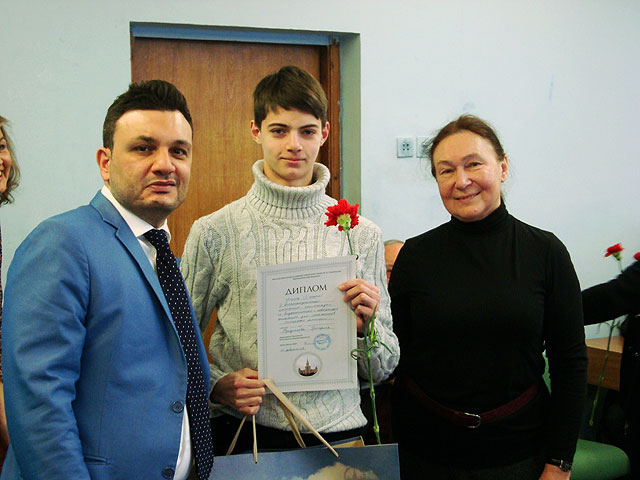 Ставрину и Кедрова вручают призы